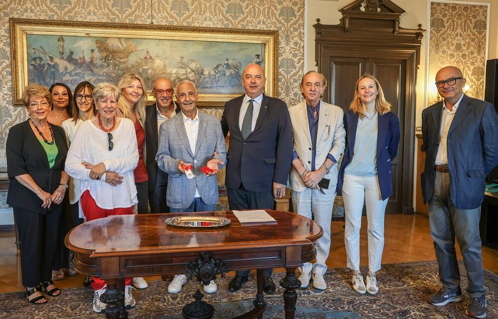 IN MUNICIPIO IL SINDACO HA CONFERITO UN RICONOSCIMENTO AD ALFREDO CANNATARO, GIÀ CONSIGLIERE COMUNALE E ATTUALMENTE CONSIGLIERE DELLA VI CIRCOSCRIZIONE