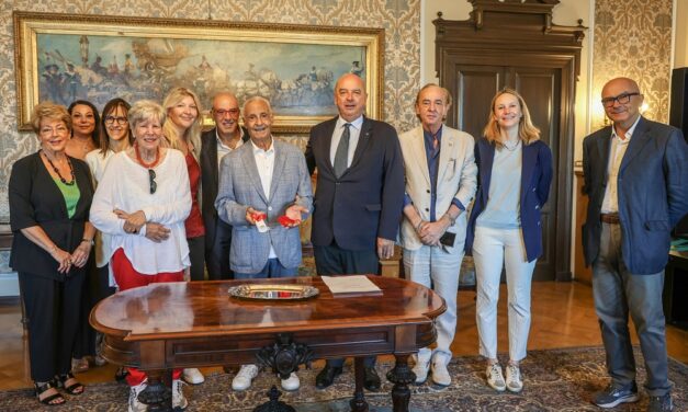 IN MUNICIPIO IL SINDACO HA CONFERITO UN RICONOSCIMENTO AD ALFREDO CANNATARO, GIÀ CONSIGLIERE COMUNALE E ATTUALMENTE CONSIGLIERE DELLA VI CIRCOSCRIZIONE