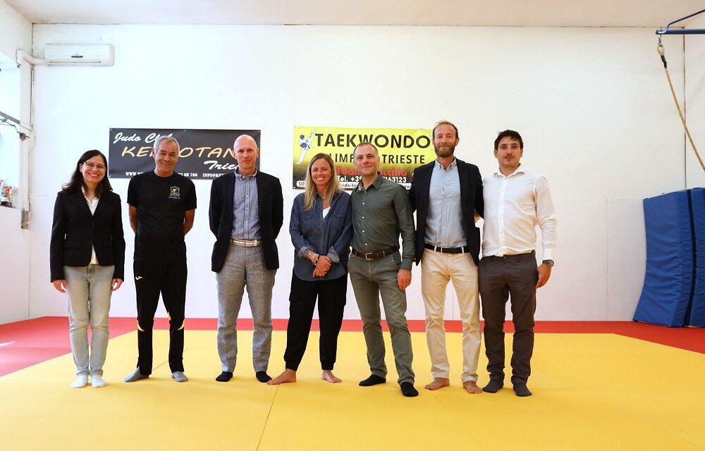 L’ASSESSORE ALLO SPORT, ELISA LODI HA CONSEGNATO AL PALASPORT DI CHIARBOLA UN NUOVO TATAMI AD USO DELLE ASSOCIAZIONI SPORTIVE