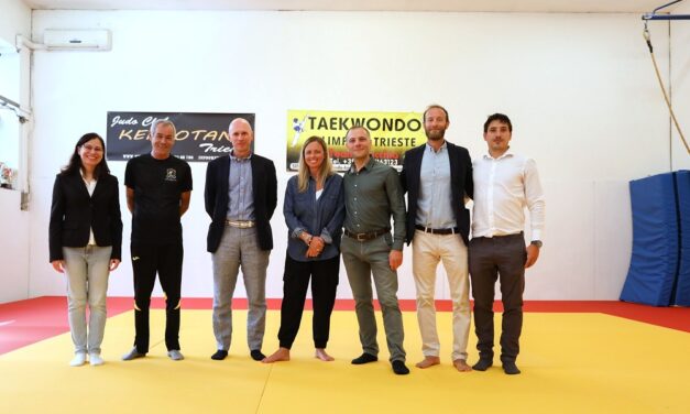 L’ASSESSORE ALLO SPORT, ELISA LODI HA CONSEGNATO AL PALASPORT DI CHIARBOLA UN NUOVO TATAMI AD USO DELLE ASSOCIAZIONI SPORTIVE