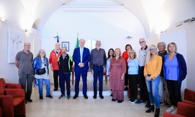 PRESENTATA LA NUOVA CONVENZIONE TRA IL COMUNE E L’ASSOCIAZIONE “CORO AMICI PER CASO” PER PROMUOVERE INCLUSIONE E BENESSERE ATTRAVERSO LA MUSICA