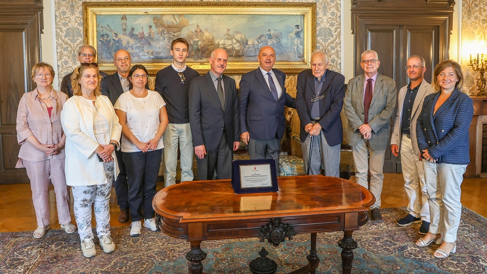 IL SINDACO ROBERTO DIPIAZZA HA CONSEGNATO LA TARGA DEL COMUNE DI TRIESTE ALL’ASSOCIAZIONE DEGLI INTELLETTUALI SLOVENI “DRUŠTVO SLOVENSKIH IZOBRAŽENEV”