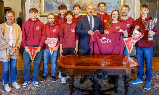 IL SINDACO E L’ASSESSORE ALLO SPORT, ELISA LODI HANNO INCONTRATO IL LABORATORIO SCACCHI TRIESTE: VINCITORE DI BEN 9 TITOLI ITALIANI