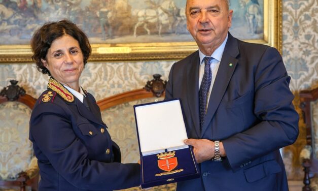 VISITA DI PRESENTAZIONE IN MUNICIPIO DELLA NUOVA DIRETTRICE DELLA SCUOLA ALLIEVI AGENTI DELLA POLIZIA DI STATO, GIOVANNA LORI, RICEVUTA DAL SINDACO DIPIAZZA