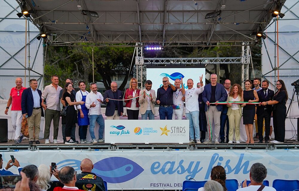 Easy Fish 2025 ha aperto ufficialmente i battenti: quattro giorni di eccellenze culinarie che trasformano Lignano Sabbiadoro nella capitale del gusto