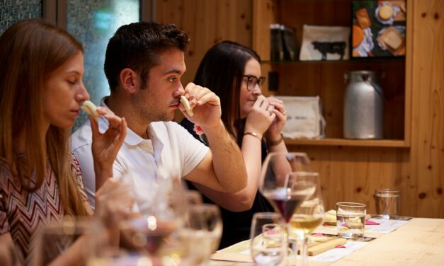 CASEIFICI APERTI 2025: SCOPRI, DEGUSTA E IMPARA COME SI FA IL FORMAGGIO ALLA LATTERIA PERENZIN