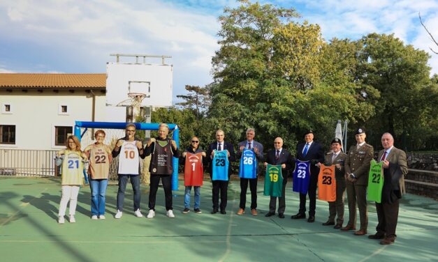 L’ASSOCIAZIONE NAZIONALE ARMA DI CAVALLERIA DONA LE MAGLIE DA GIOCO AI RICREATORI COMUNALI TRIESTINI