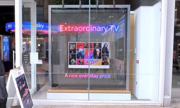 M-Cube e SKY: la digitalizzazione delle vetrine con LED trasparenti