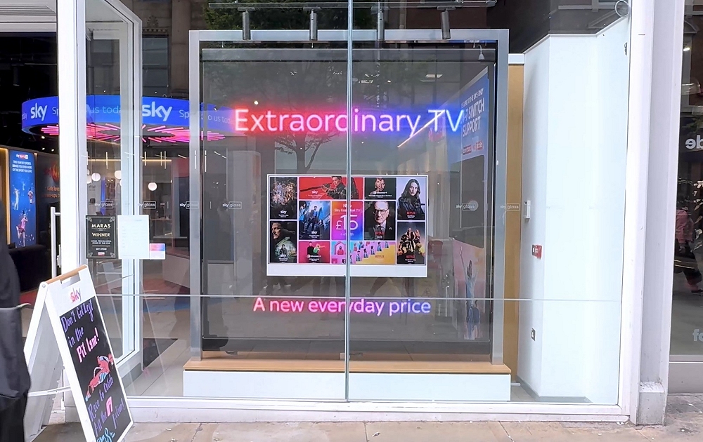 M-Cube e SKY: la digitalizzazione delle vetrine con LED trasparenti