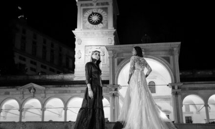 NON SEMPLICI ABITI, MA OPERE D’ARTE: LA MAGIA DELLE CREAZIONI SPOSA ILLUMINANO PIAZZA LIBERTÀ A UDINE