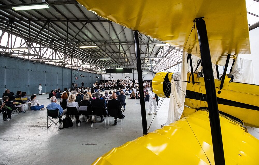 TEATRO VERDI di TRIESTE: la fotogallery di F. Parenzan della Prima Assoluta di FEDELI D’AMORE all’HANGAR dell’Aeroporto di Gorizia