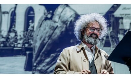 LA PREMIÈRE DI STAGIONE DE “IL ROSSETTI”, CON UNO SPETTACOLO DI VALENZA STORICA E SENTITA DAL PUBBLICO GIULIANO: “TRIESTE 1954” CON SIMONE CRISTICCHI PER LA REGIA DI PAOLO VALERIO