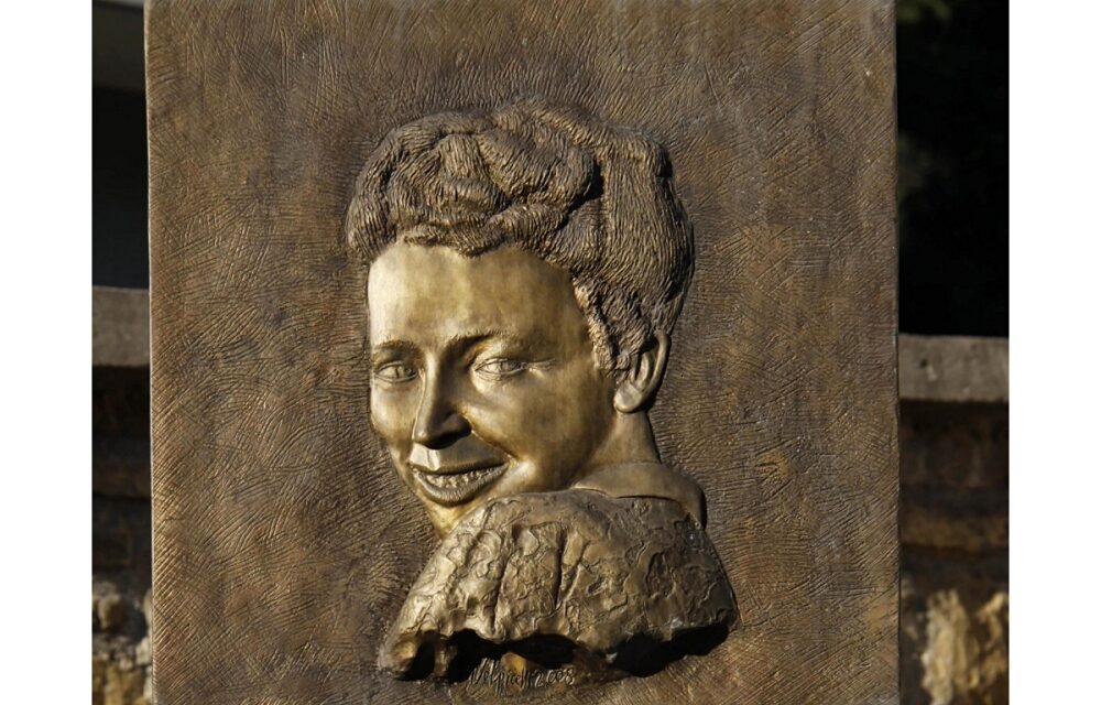82° ANNIVERSARIO MORTE NORMA COSSETTO: SABATO 4 OTTOBRE ALLE ORE 17 SI SVOLGERÀ LA CERIMONIA SULLA STELE NELLA VIA A LEI DEDICATA