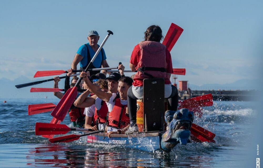 LA BARCOLANA DRAGON BOAT UNIVERSITY CHALLENGE SI CONFERMA UN GRANDE SUCCESSO TRA SPORT, AGGREGAZIONE, DIVERTIMENTO E SFIDE ALL’ULTIMA PAGAIATA