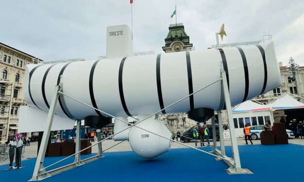 BATISCAFO TRIESTE: varato in Piazza Unità dove resterà fino al 9 novembre