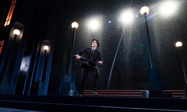 Va in scena al Teatro Stabile del Friuli Venezia Giulia CANTANDO SOTTO LA PIOGGIA per la regia di LUCIANO CANNITO con FLORA CANTO, LORENZO GRILLI e MARTINA STELLA