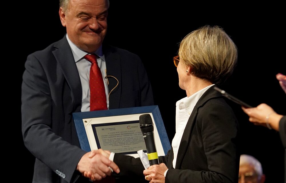 Confcooperative Alpe Adria ha donato una targa celebrativa al Centro di formazione Civiform per i 30 anni di attività