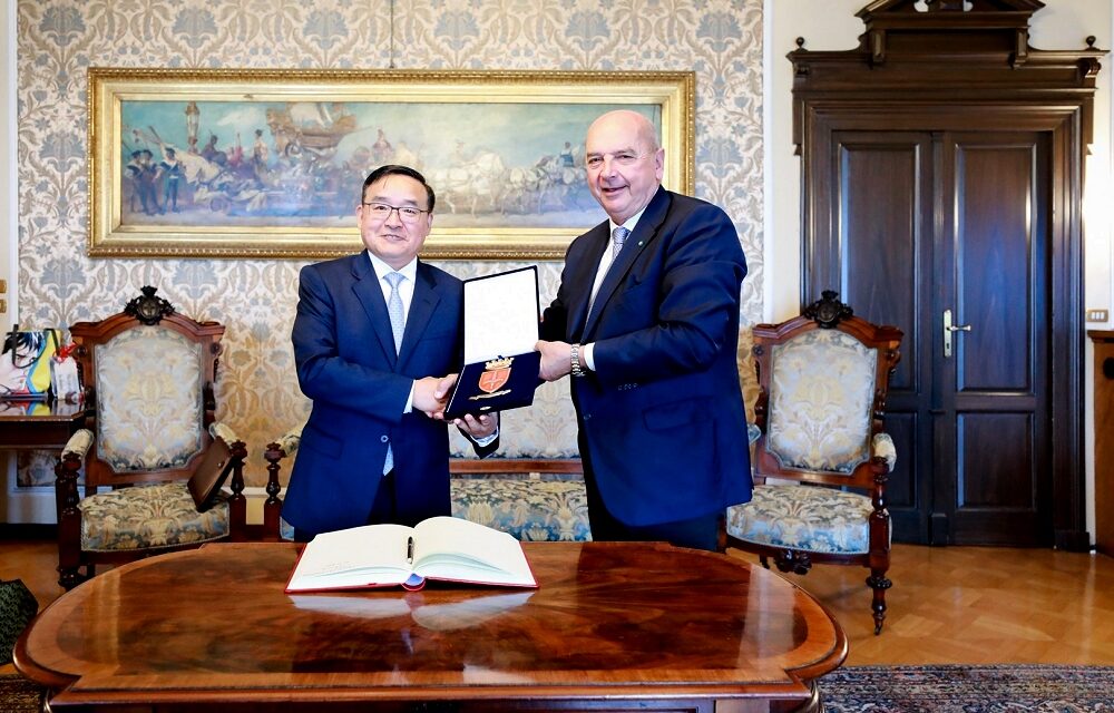 IL SINDACO DI TRIESTE ROBERTO DIPIAZZA HA RICEVUTO L’AMBASCIATORE DELLA REPUBBLICA POPOLARE CINESE IN ITALIA, JIA GUIDE