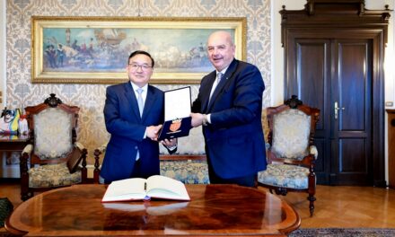 IL SINDACO DI TRIESTE ROBERTO DIPIAZZA HA RICEVUTO L’AMBASCIATORE DELLA REPUBBLICA POPOLARE CINESE IN ITALIA, JIA GUIDE