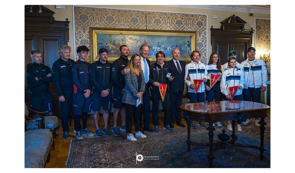 IL SINDACO DIPIAZZA HA CONFERITO LA MEDAGLIA BRONZEA DELLA CITTÀ DI TRIESTE AL FAST AND FURIO SAILING TEAM FONDATO E DIRETTO DA FURIO BENUSSI NELLA RICORRENZA DEI VENT’ANNI DALLA PRIMA VITTORIA ALLA BARCOLANA