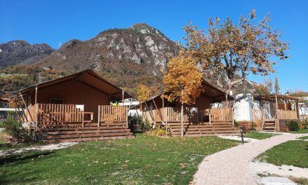 Il “lago segreto” della Lombardia che non dorme mai: al via la quinta stagione del Winter Glamping tra natura e comfort di lusso