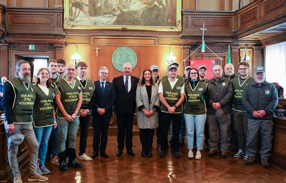 12 NUOVE GUARDIE GIURATE VOLONTARIE ADDETTE ALLA VIGILANZA ITTICA HANNO PRESTATO GIURAMENTO NELLA SALA CONSILIARE DEL COMUNE DI TRIESTE ALLA PRESENZA DEL SINDACO DIPIAZZA