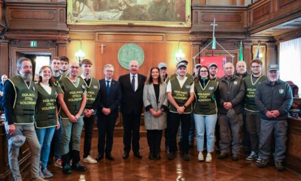 12 NUOVE GUARDIE GIURATE VOLONTARIE ADDETTE ALLA VIGILANZA ITTICA HANNO PRESTATO GIURAMENTO NELLA SALA CONSILIARE DEL COMUNE DI TRIESTE ALLA PRESENZA DEL SINDACO DIPIAZZA