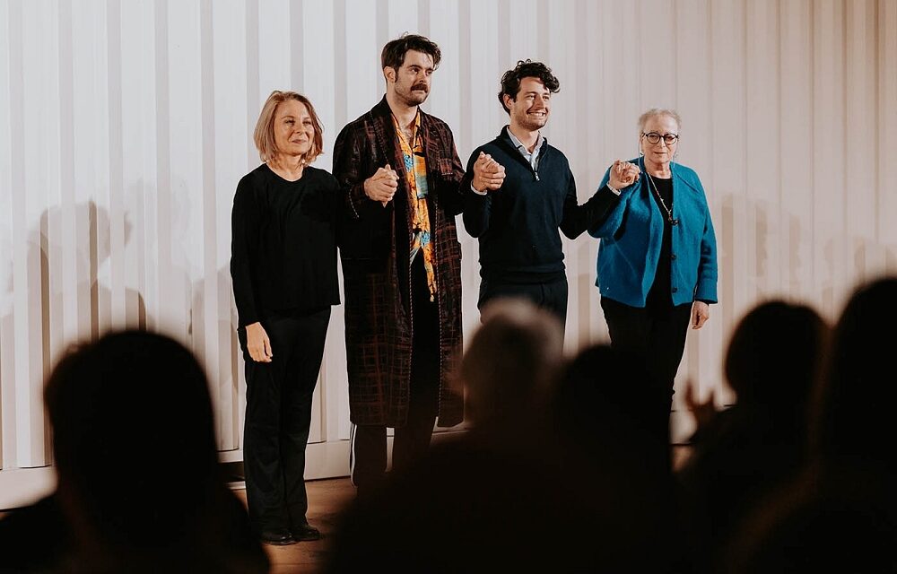 A Le(Serre inaugura l’installazione interattiva “Beneath the Mirror Waves”