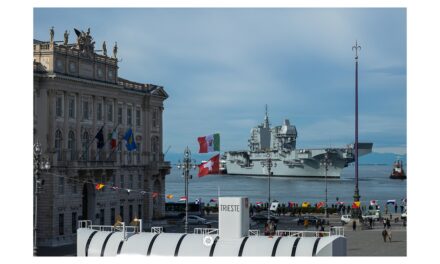 NAVE TRIESTE LASCIA LA CITTÀ