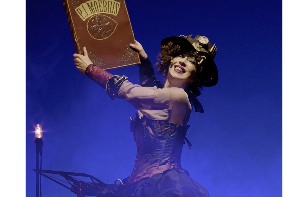 NUOVO TEATRO COMUNALE DI GRADISCA D’ISONZO: “L’inferiorità mentale della donna” con un’eccezionale Veronica Pivetti inaugura la stagione artistica