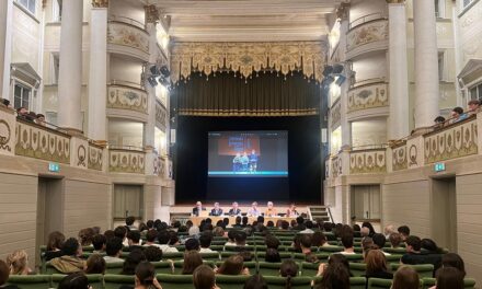LA SFIDA OLIMPICA: IL PREMIO GIORGIO LAGO JUNIORES INAUGURA L’EDIZIONE 2026 DEL PERCORSO DI GIORNALISMO IN CLASSE