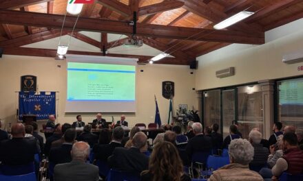 GRANDE PARTECIPAZIONE AL CONVEGNO DEL PROPELLER CLUB DI MONFALCONE SULLA GUARDIA COSTIERA: 160 ANNI DI STORIA, IMPEGNO E FUTURO AL SERVIZIO DEL PAESE