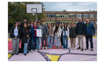 ALLA PRESENZA DELL’ASSESSORE ALLO SPORT, ELISA LODI E DELL’ASSESSORE ALL’EDUCAZIONE, MAURIZIO DE BLASIO, INAUGURATO ALL’ISTITUTO COMPRENSIVO ROLI IL NUOVO CAMPO DA BASKET, DECORATO DAGLI STUDENTI DEL MAX FABIANI, VINCITORI DELL’INIZIATIVA “WE LOVE SAFETY FVG”