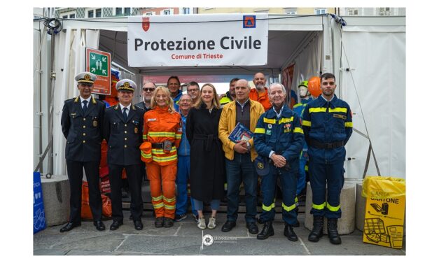 INAUGURATO LO STAND DEI VOLONTARI COMUNALI DI PROTEZIONE CIVILE DEDICATO AL “FUNZIONAMENTO DEL SISTEMA DI ALLERTA METEO E AREE DI EMERGENZA NEL PIANO COMUNALE”