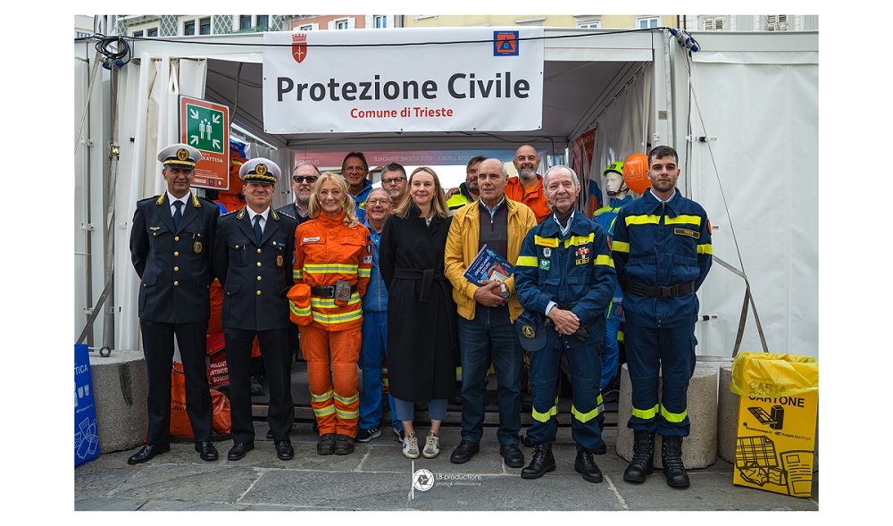 INAUGURATO LO STAND DEI VOLONTARI COMUNALI DI PROTEZIONE CIVILE DEDICATO AL “FUNZIONAMENTO DEL SISTEMA DI ALLERTA METEO E AREE DI EMERGENZA NEL PIANO COMUNALE”