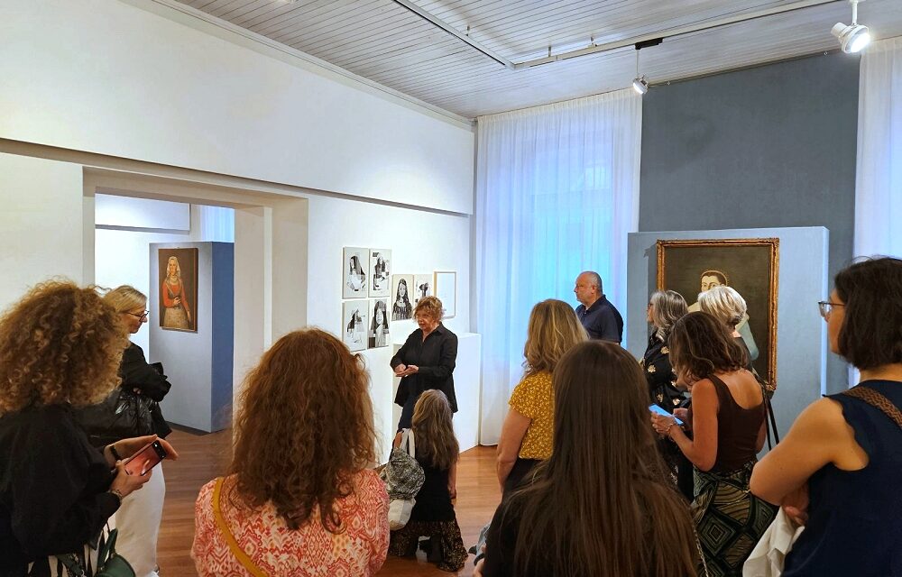Tolmezzo, mostra di tanti volti: sabato 11 ottobre 2025, in occasione della manifestazione “Il Filo dei Sapori”, in programma due visite guidate con la curatrice Giovanna Durì