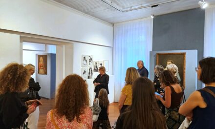 Tolmezzo, mostra di tanti volti: sabato 11 ottobre 2025, in occasione della manifestazione “Il Filo dei Sapori”, in programma due visite guidate con la curatrice Giovanna Durì