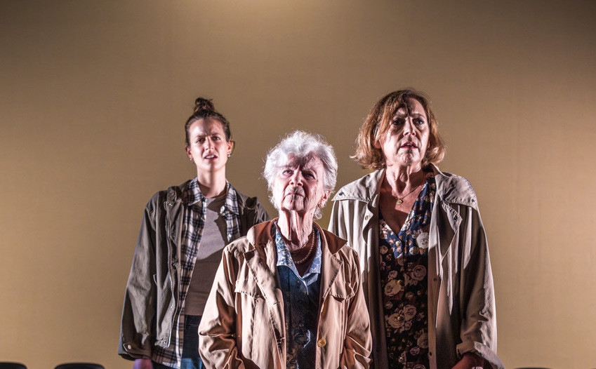 ALLA “SALA BARTOLI” DEL TEATRO ROSSETTI UNA INDOMABILE ARIELLA REGGIO E DUE FANTASTICHE MARIA ARIIS, LUCIA LIMONTA IN “ARGO”