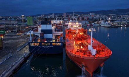 PORTO DI TRIESTE PRIMO BUNKERAGGIO DI GNL A UNA NAVE PORTACONTAINER IN ITALIA