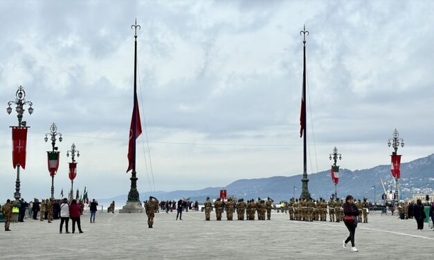 “SETTIMANA DEL CAPPELLO ALPINO”: STAMATTINA IN PIAZZA DELL’UNITÀ D’ITALIA SI È TENUTA LA CERIMONIA DELL’ALZABANDIERA CON LA SUCCESSIVA DEPOSIZIONE DI UNA CORONA COMMEMORATIVA AI CADUTI, NEL POMERIGGIO ALLE 15 È PREVISTA LA CONSEGNA DEL CAPPELLO CON LA PENNA ALLA PRESENZA DEL SINDACO  