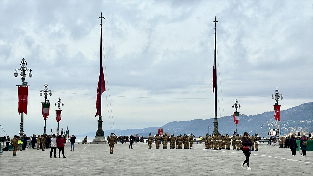 “SETTIMANA DEL CAPPELLO ALPINO”: STAMATTINA IN PIAZZA DELL’UNITÀ D’ITALIA SI È TENUTA LA CERIMONIA DELL’ALZABANDIERA CON LA SUCCESSIVA DEPOSIZIONE DI UNA CORONA COMMEMORATIVA AI CADUTI, NEL POMERIGGIO ALLE 15 È PREVISTA LA CONSEGNA DEL CAPPELLO CON LA PENNA ALLA PRESENZA DEL SINDACO  