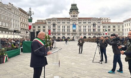 LA “SETTIMANA DEL CAPPELLO ALPINO” SI È CONCLUSA QUESTO POMERIGGIO CON LA CERIMONIA DELLA CONSEGNA DEL CAPPELLO CON LA PENNA ALLA PRESENZA DEL SINDACO DIPIAZZA E L’AMMAINABANDIERA IN PIAZZA DELL’UNITÀ D’ITALIA