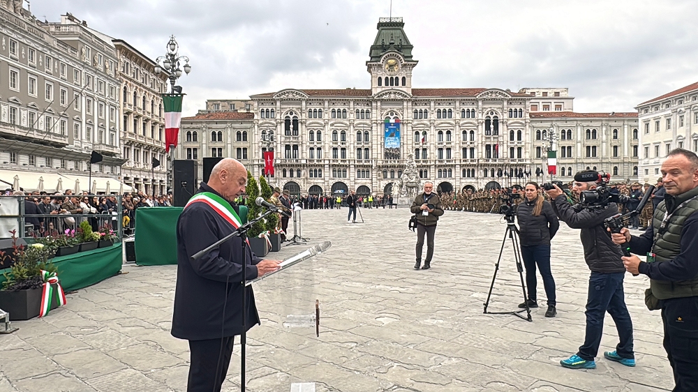 LA “SETTIMANA DEL CAPPELLO ALPINO” SI È CONCLUSA QUESTO POMERIGGIO CON LA CERIMONIA DELLA CONSEGNA DEL CAPPELLO CON LA PENNA ALLA PRESENZA DEL SINDACO DIPIAZZA E L’AMMAINABANDIERA IN PIAZZA DELL’UNITÀ D’ITALIA