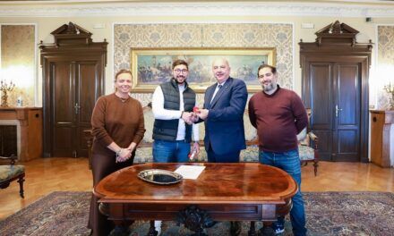 IL SINDACO ROBERTO DIPIAZZA E L’ASSESSORE ALLE POLITICHE DELLO SPORT ELISA LODI HANNO CONFERITO UN RICONOSCIMENTO ALL’A.S.D. TORNEO CITTÀ DI TRIESTE