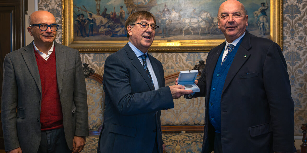 IL SINDACO DIPIAZZA HA CONFERITO IL SIGILLO TRECENTESCO ALL’ASSOCIAZIONE DOPOLAVORO FERROVIARIO DI TRIESTE