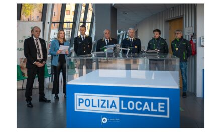 L’ASSESSORE ALLE POLITICHE DELLA SICUREZZA CITTADINA, CATERINA DE GAVARDO PRESENTA IL PRIMO DRONE DELLA POLIZIA LOCALE