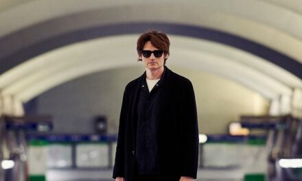 AL TEATRO ROSSETTI “VIGNA-PR” PORTA UN’ALTRA PERLA: LO SPETTACOLO DI ANGELO DURO “HO TRE BELLE NOTIZIE”