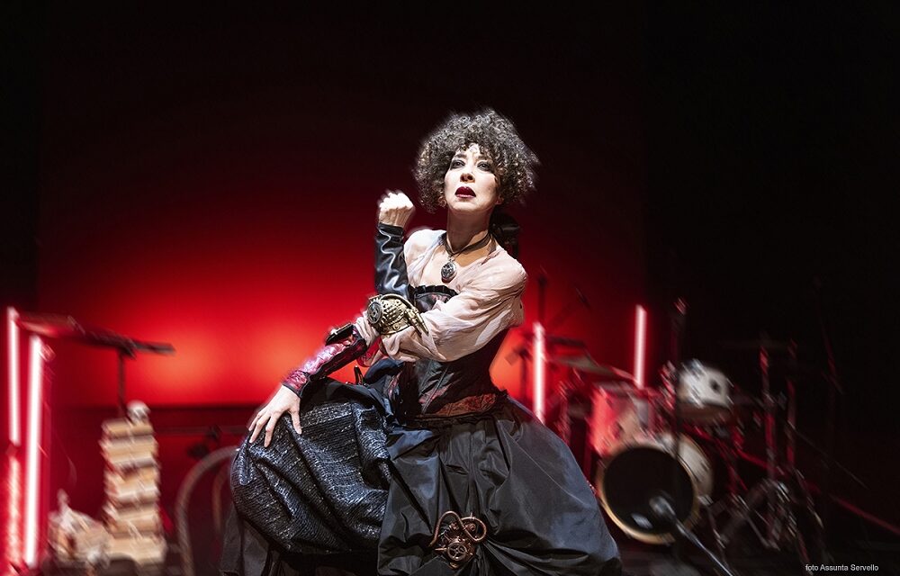 VERONICA PIVETTI in scena per l’ERT con L’INFERIORITÀ MENTALE DELLA DONNA