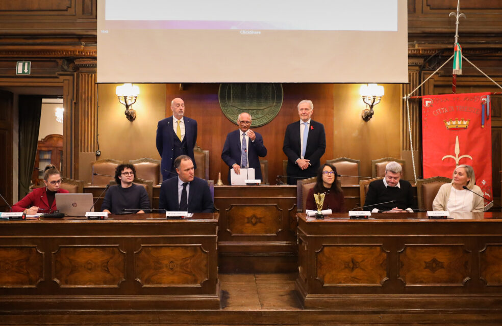 LA FONDAZIONE MONTICOLO&FOTI PREMIA I GIOVANI TALENTI DELL’INFORMATICA ALLA PRESENZA DEL PRESIDENTE DEL CONSIGLIO COMUNALE E DELL’ASSESSORE ALLE POLITICHE SOCIALI