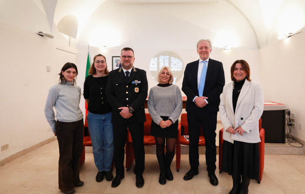 PRESENTATO LO SPETTACOLO TEATRALE “UNO STRAPPO” IN PROGRAMMA VENERDÌ 28 NOVEMBRE ALLE ORE 10.30 AL TEATRO ROSSETTI: UN PROGETTO DESTINATO ALLE SCUOLE SECONDARIE DI SECONDO GRADO RIVOLTO A CONTRASTARE IL DISAGIO E LA VIOLENZA IN TUTTE LE SUE DECLINAZIONI